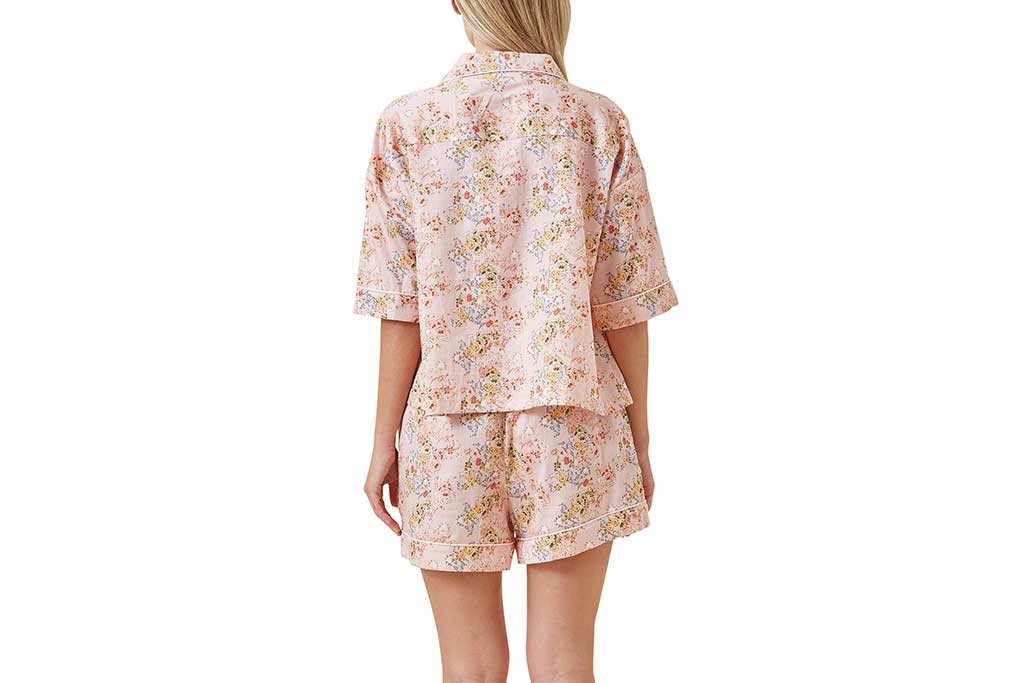 Ecommerce-Model-Photo-Editing-Services--Product-Photo-Solution-(1)